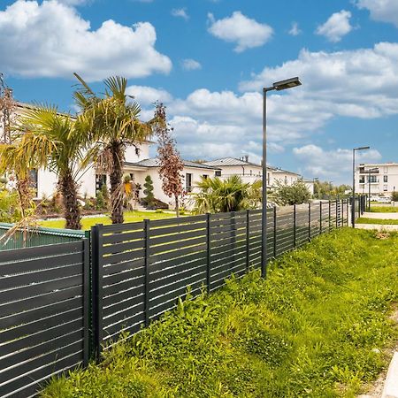 King Size Bed - Free Private Parking - Garden & Terrace - 14Min From Disneyland Ferrières-en-Brie Eksteriør bilde