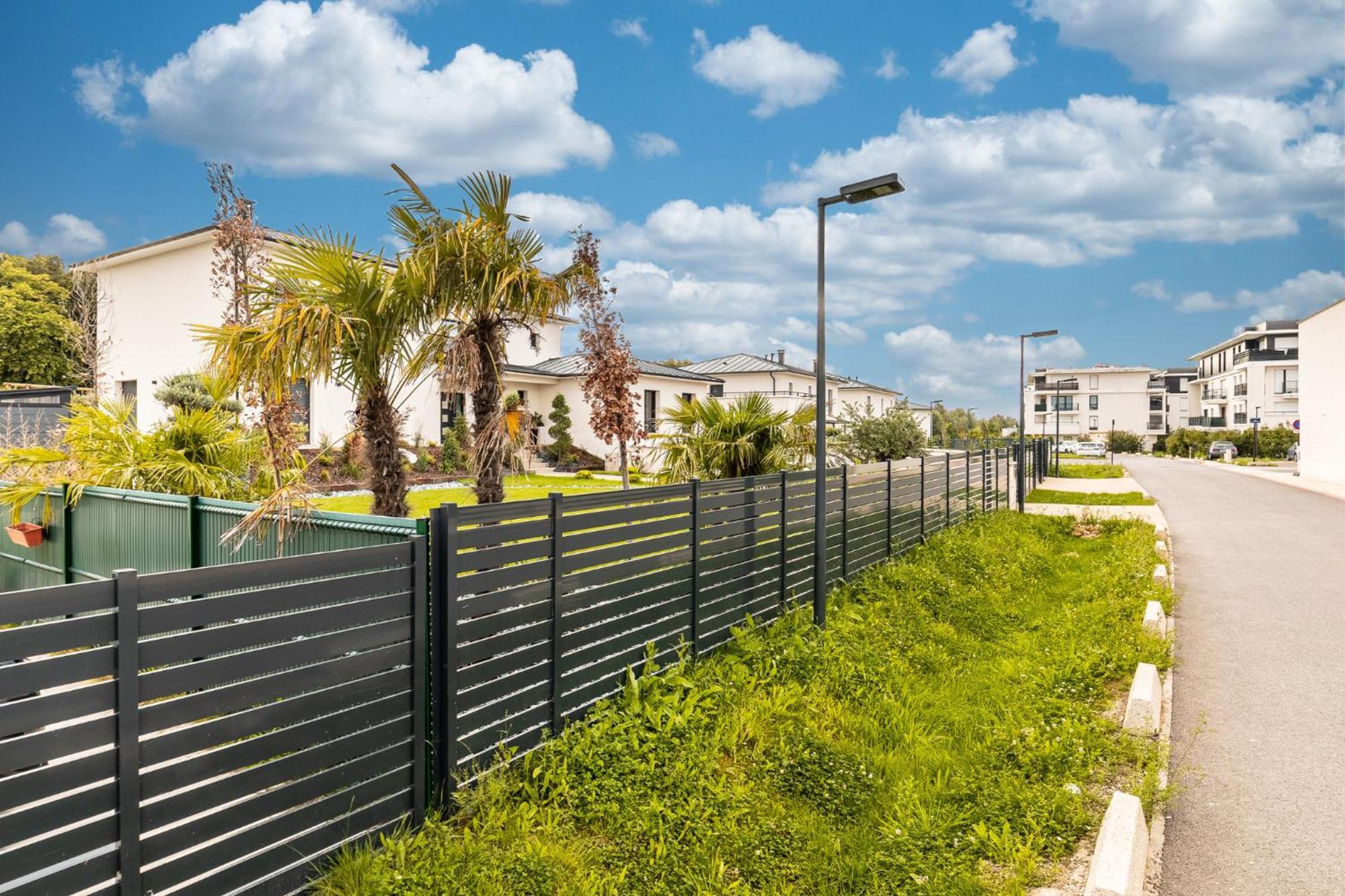 King Size Bed - Free Private Parking - Garden & Terrace - 14Min From Disneyland Ferrières-en-Brie Eksteriør bilde