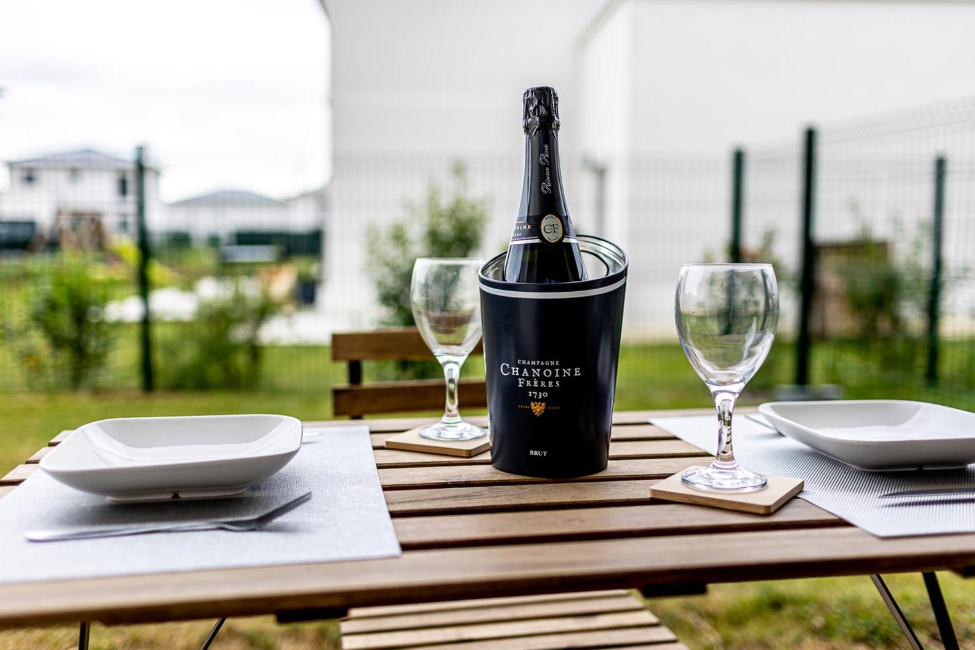 King Size Bed - Free Private Parking - Garden & Terrace - 14Min From Disneyland Ferrières-en-Brie Eksteriør bilde